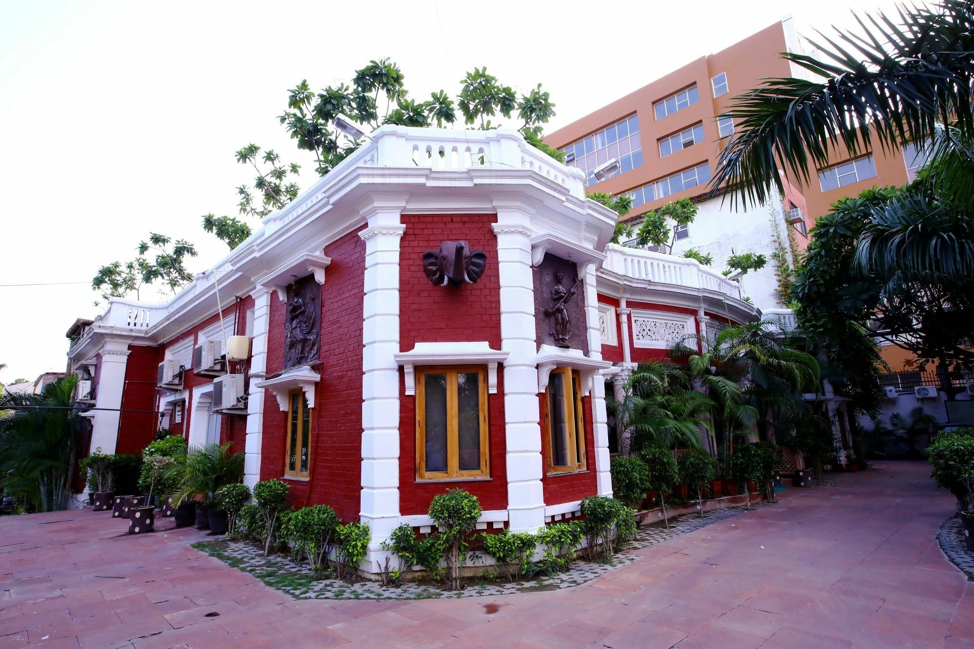 Heritage Hotel Lucknow Exterior photo